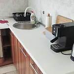 Apartment Lovely 2-bedroom With Free Parking & Wifi