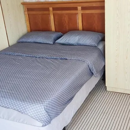 Lovely 2-bedroom With Free Parking & Wifi * 塞拉耶佛