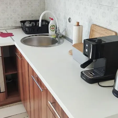 Apartment Lovely 2-bedroom Apt With Free Parking & Wifi