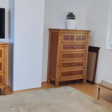 Lovely 2-bedroom Apt With Free Parking & Wifi Sarajevo