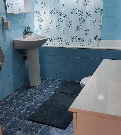 Lovely 2-bedroom With Free Parking & Wifi Апартаменты Сараево