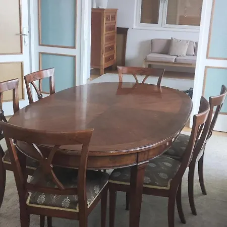 Lovely 2-bedroom Apt With Free Parking & Wifi *